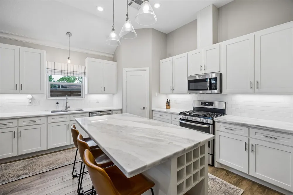 940 W 21st Street Houston, TX 77008