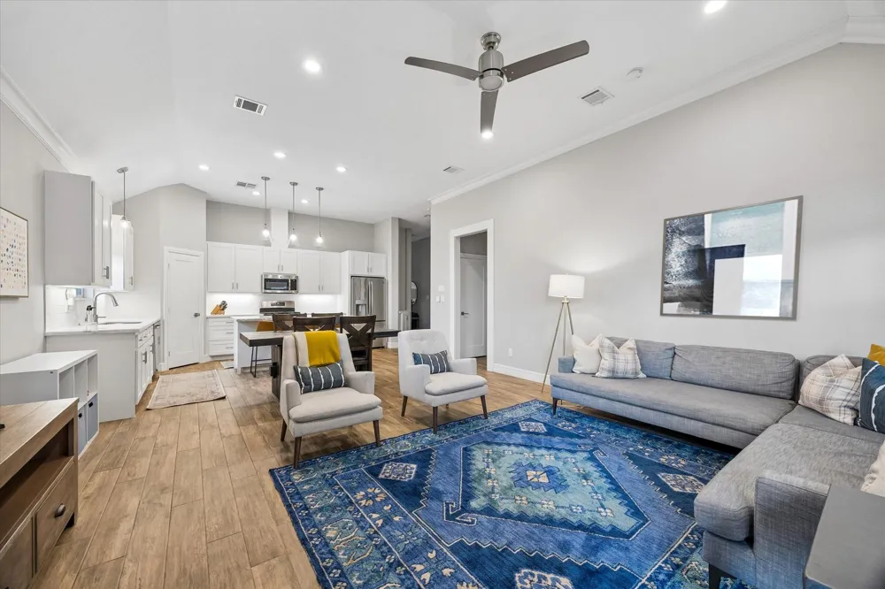 940 W 21st Street Houston, TX 77008