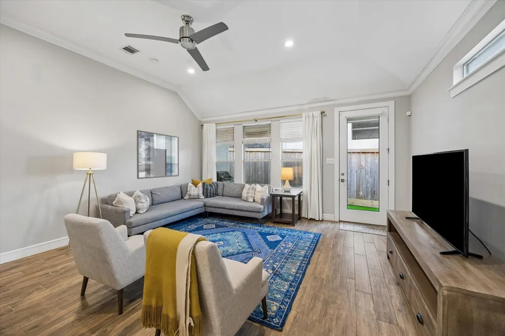 940 W 21st Street Houston, TX 77008