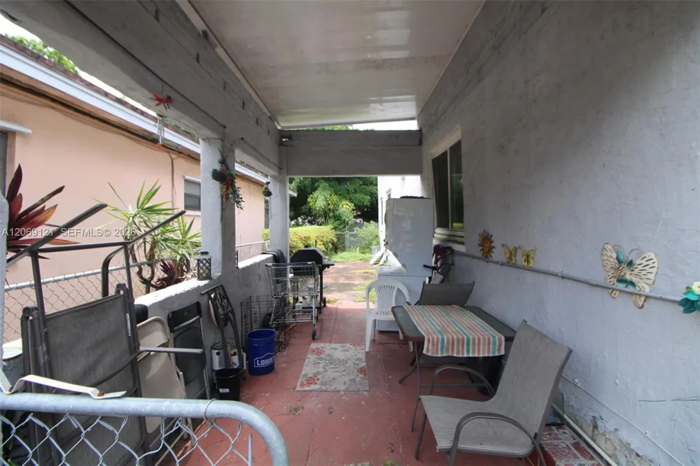 7010 NW 6th Ave Miami, FL 33150