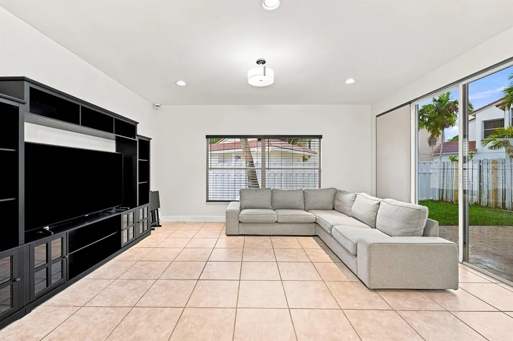 1115 SW 180TH TERRACE Pembroke Pines, FL 33029
