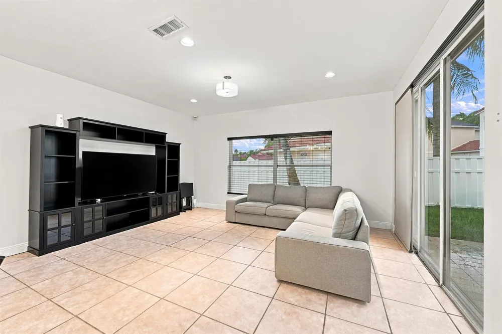 1115 SW 180TH TERRACE Pembroke Pines, FL 33029
