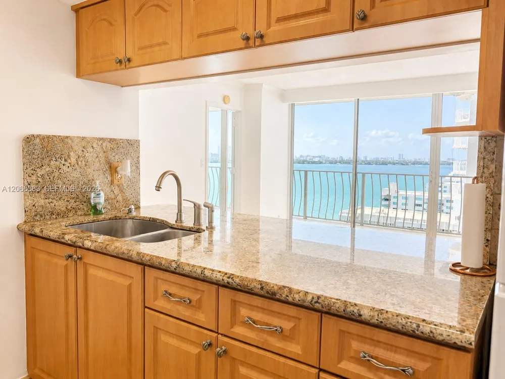7601 E Treasure Dr #1924 North Bay Village, FL 33141