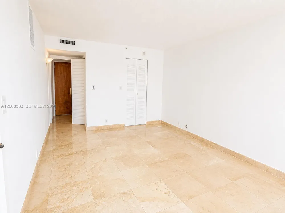 7601 E Treasure Dr #1924 North Bay Village, FL 33141