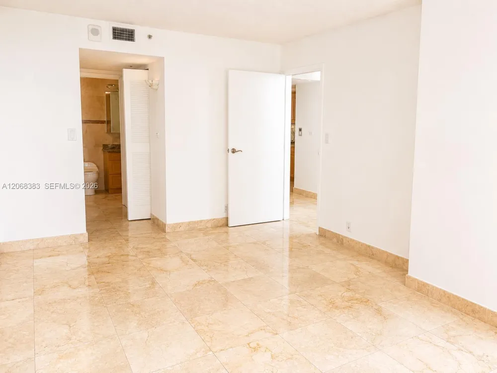 7601 E Treasure Dr #1924 North Bay Village, FL 33141