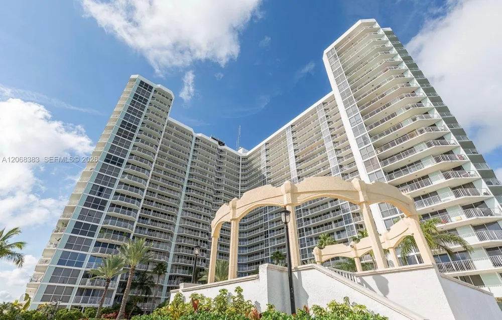 7601 E Treasure Dr #1924 North Bay Village, FL 33141