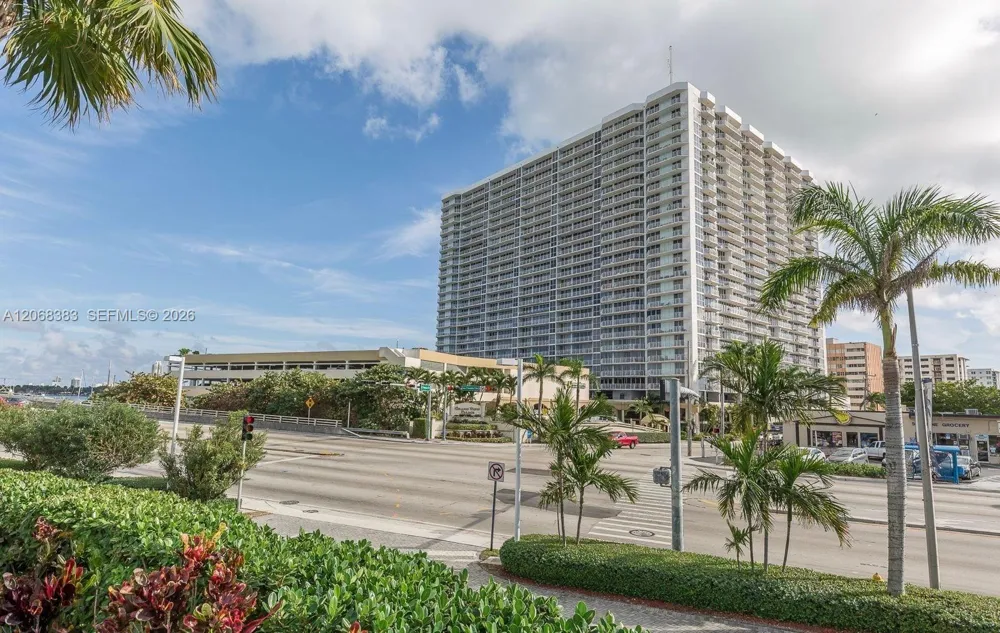 7601 E Treasure Dr #1924 North Bay Village, FL 33141