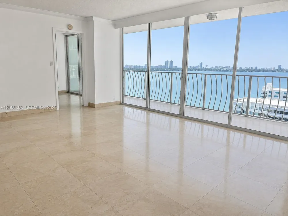 7601 E Treasure Dr #1924 North Bay Village, FL 33141