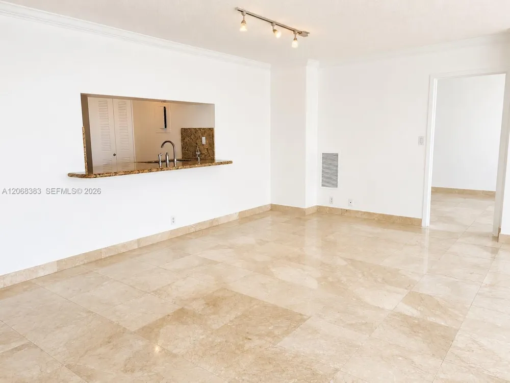 7601 E Treasure Dr #1924 North Bay Village, FL 33141