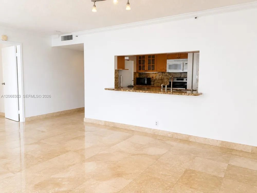 7601 E Treasure Dr #1924 North Bay Village, FL 33141