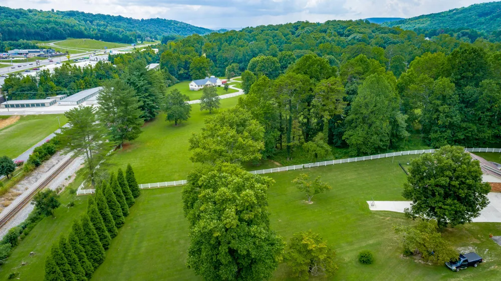 240 Horseshoe Circle Dayton, TN 37321