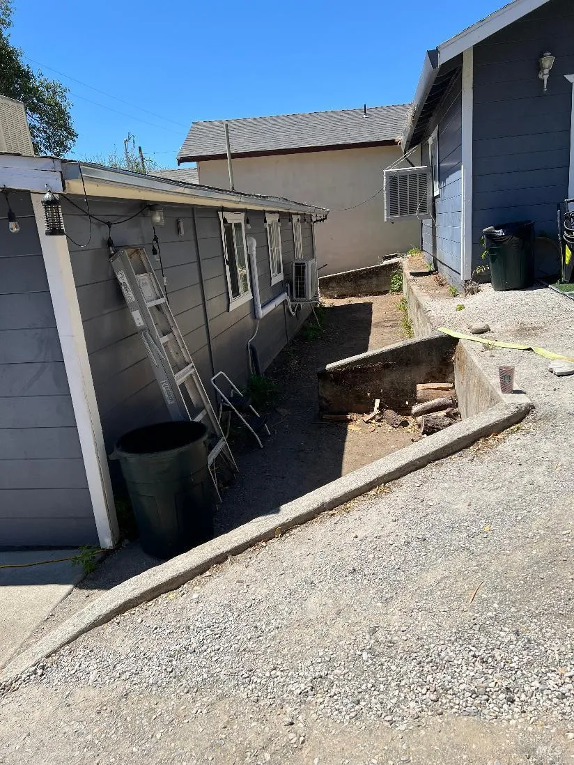 13980 Manakee Avenue Clearlake, CA 95422