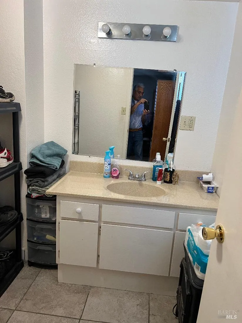 13980 Manakee Avenue Clearlake, CA 95422