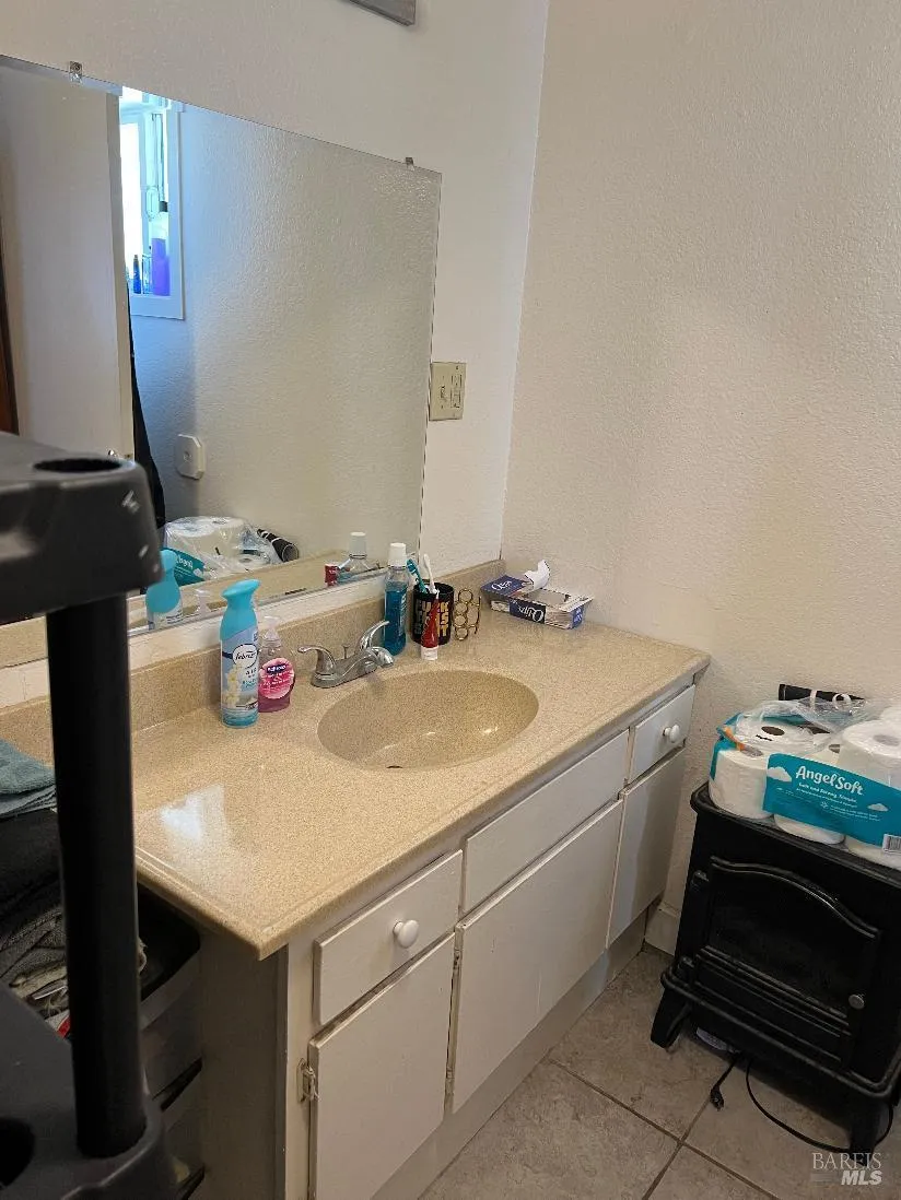 13980 Manakee Avenue Clearlake, CA 95422