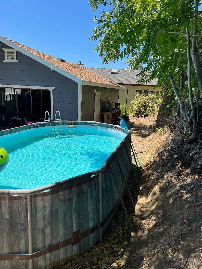 13980 Manakee Avenue Clearlake, CA 95422