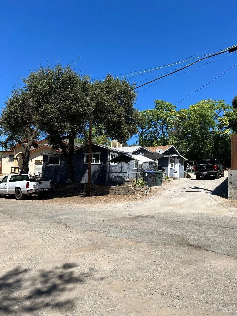 13980 Manakee Avenue Clearlake, CA 95422