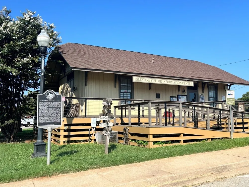 401 W Carolina Street Palestine, TX 75803