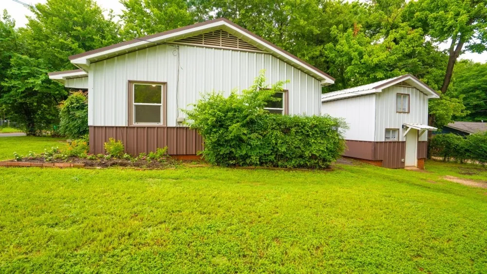 401 W Carolina Street Palestine, TX 75803