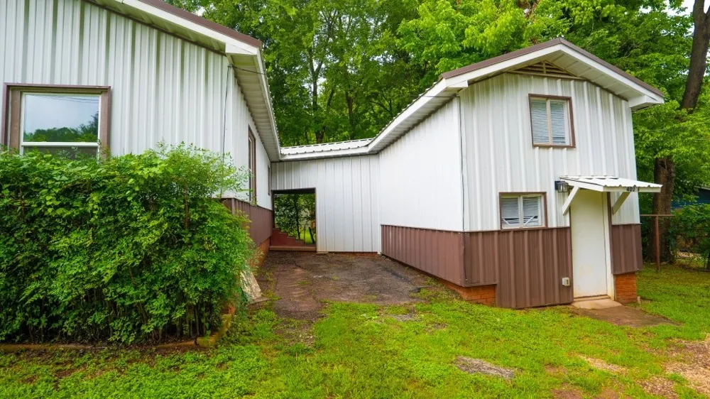 401 W Carolina Street Palestine, TX 75803