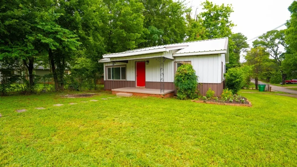 401 W Carolina Street Palestine, TX 75803