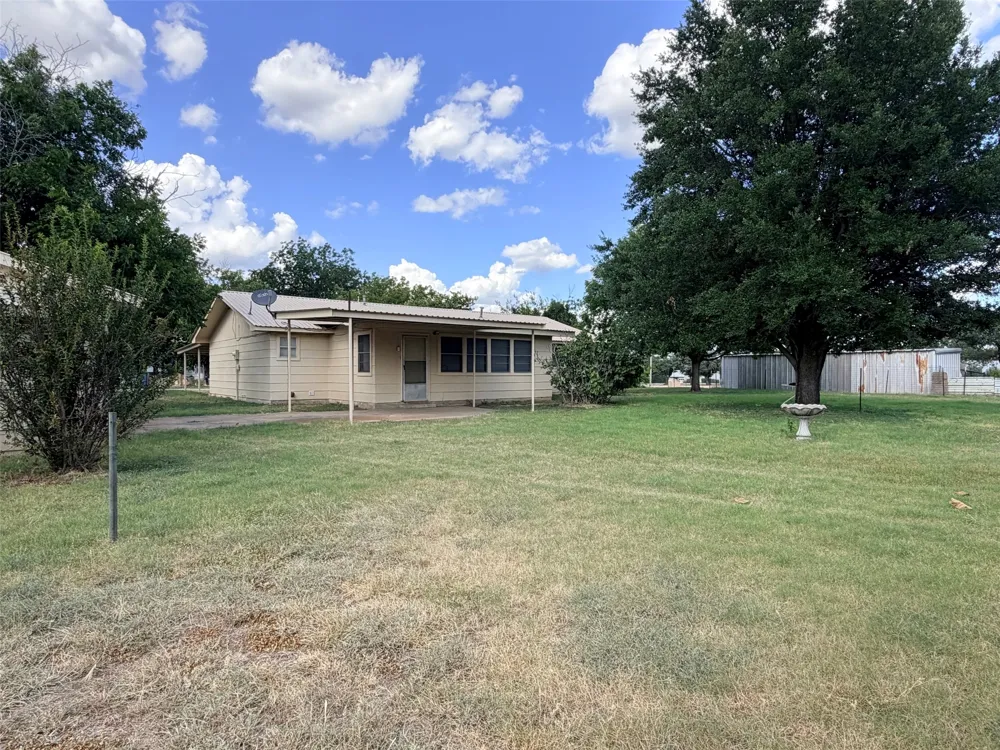 105 W Elm Street Gustine, TX 76455