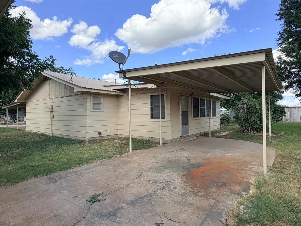 105 W Elm Street Gustine, TX 76455