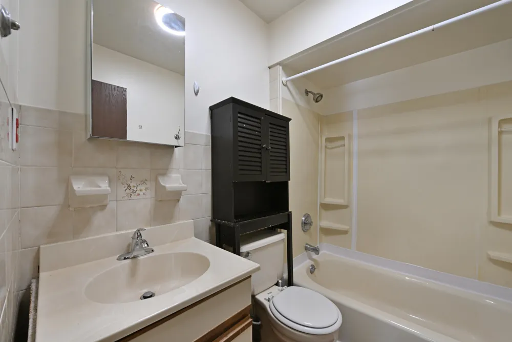 137 71ST ST Guttenberg, NJ 07093