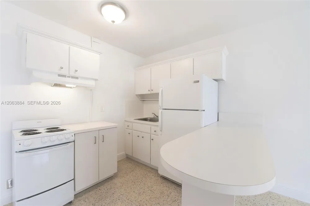33 SALAMANCA AVE #2 FL Coral Gables, FL 33134