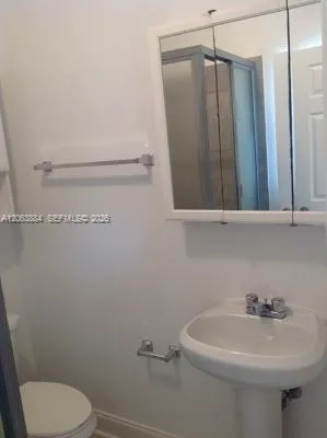 33 SALAMANCA AVE #2 FL Coral Gables, FL 33134