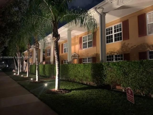 33 SALAMANCA AVE #2 FL Coral Gables, FL 33134