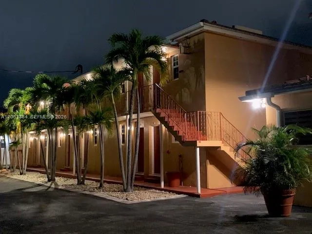 33 SALAMANCA AVE #2 FL Coral Gables, FL 33134