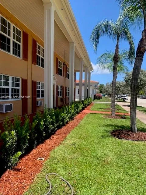 33 SALAMANCA AVE #2 FL Coral Gables, FL 33134