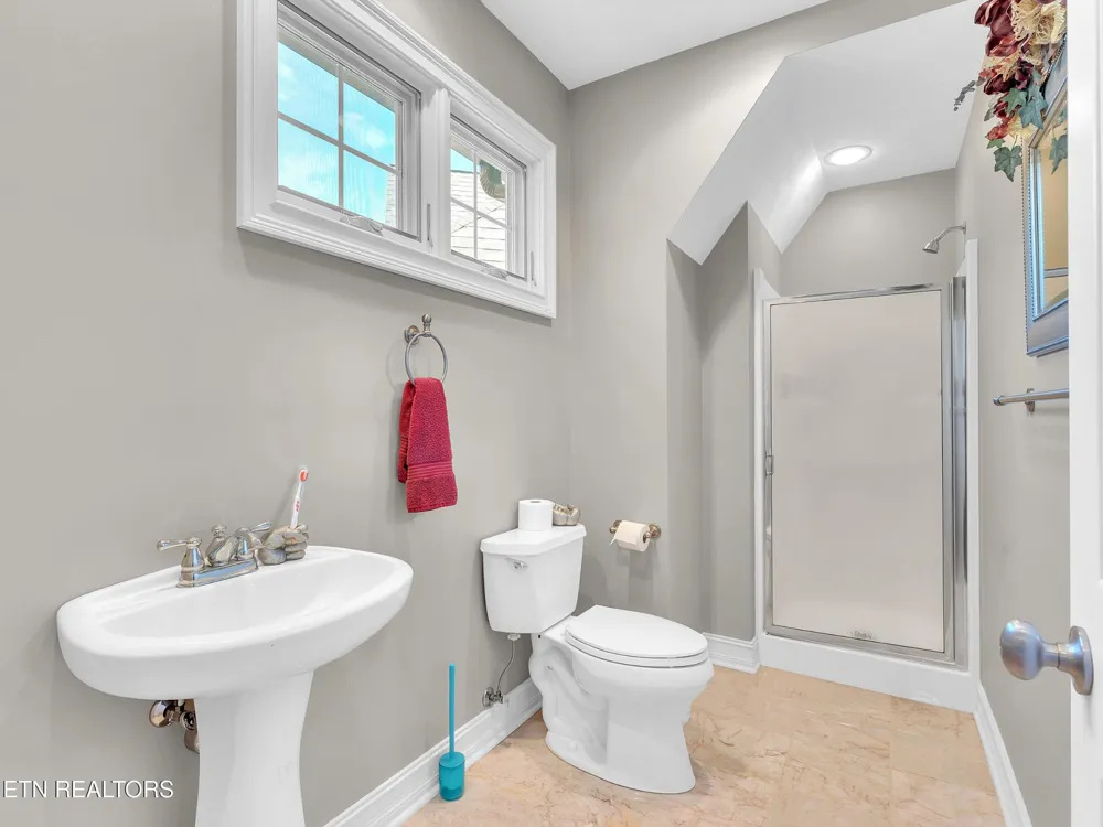 498 Proffitt Ridge Rd Mooresburg, TN 37811