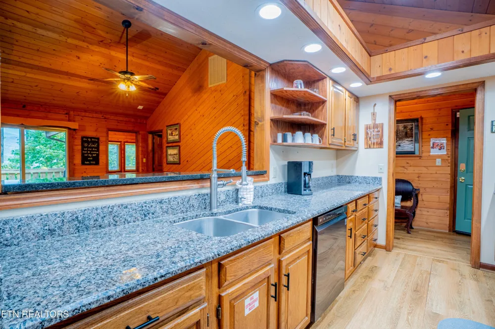 317 Matterhorn Drive Gatlinburg, TN 37738