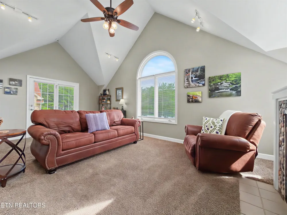 609 River Place Way #UNIT B301 Sevierville, TN 37862