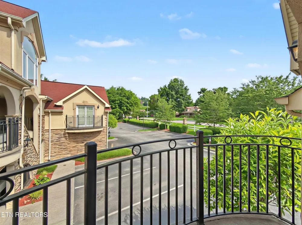 609 River Place Way #UNIT B301 Sevierville, TN 37862