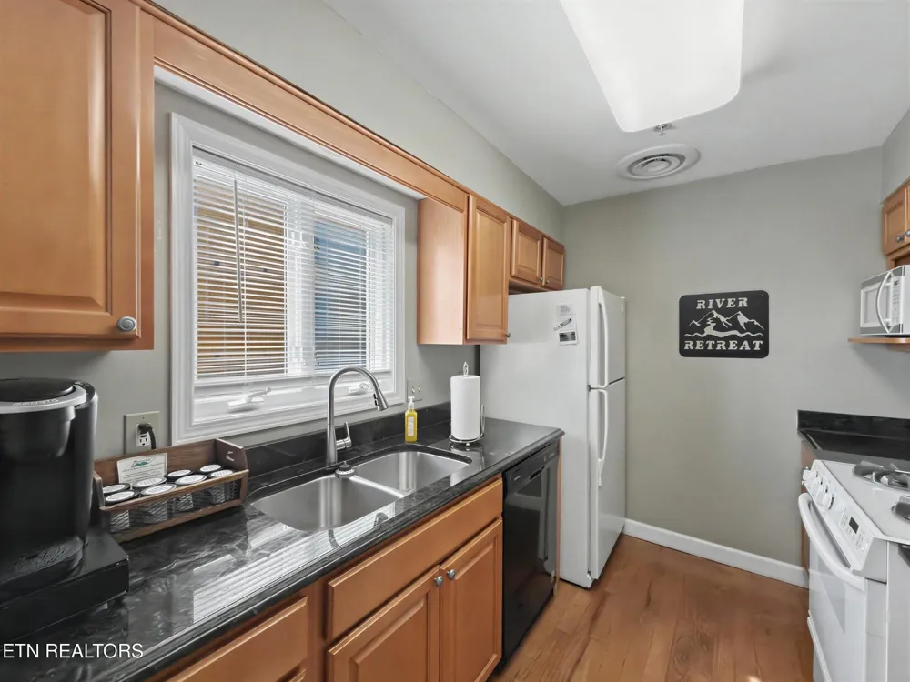 609 River Place Way #UNIT B301 Sevierville, TN 37862