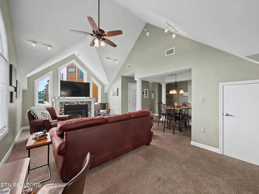 609 River Place Way #UNIT B301 Sevierville, TN 37862