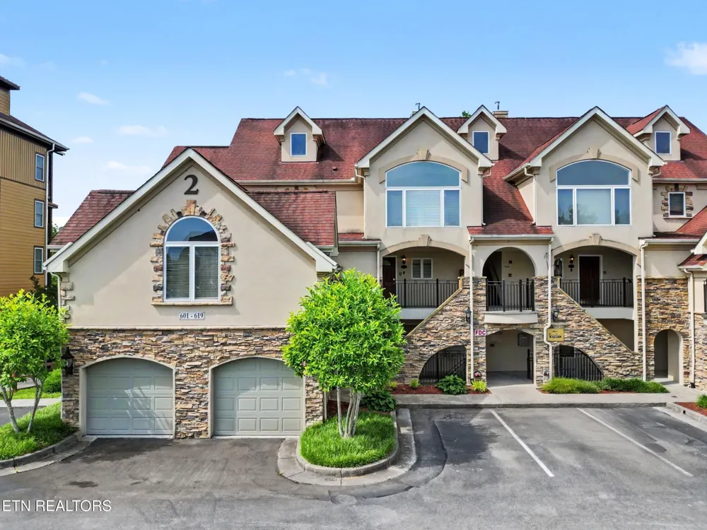 609 River Place Way #UNIT B301 Sevierville, TN 37862