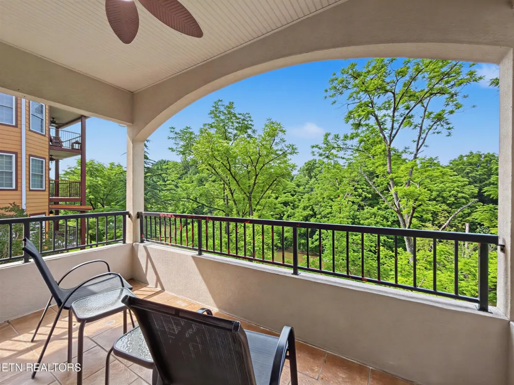 609 River Place Way #UNIT B301 Sevierville, TN 37862