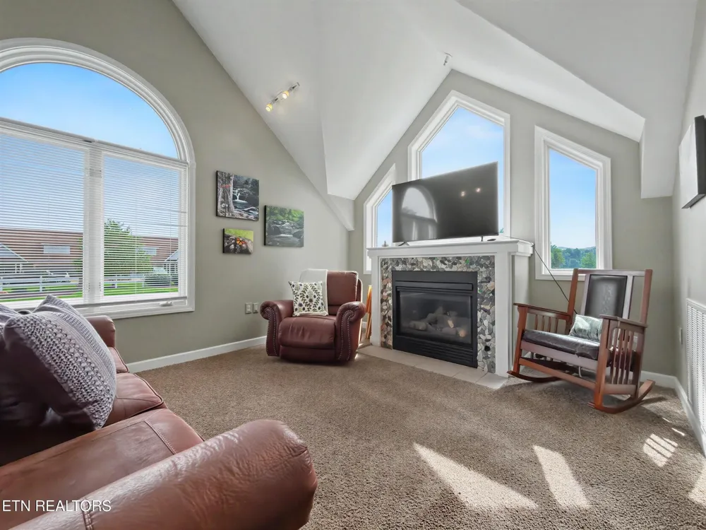 609 River Place Way #UNIT B301 Sevierville, TN 37862