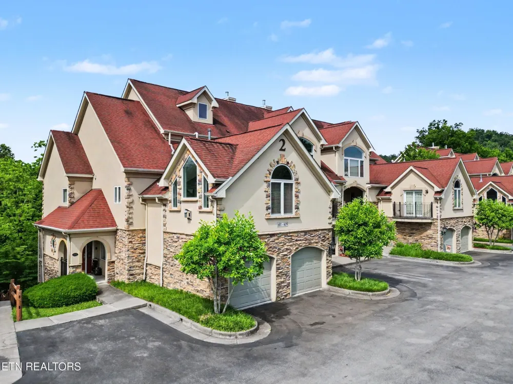 609 River Place Way #UNIT B301 Sevierville, TN 37862
