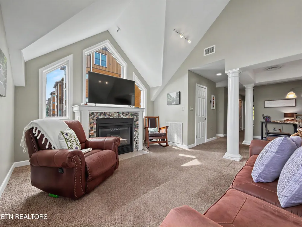 609 River Place Way #UNIT B301 Sevierville, TN 37862