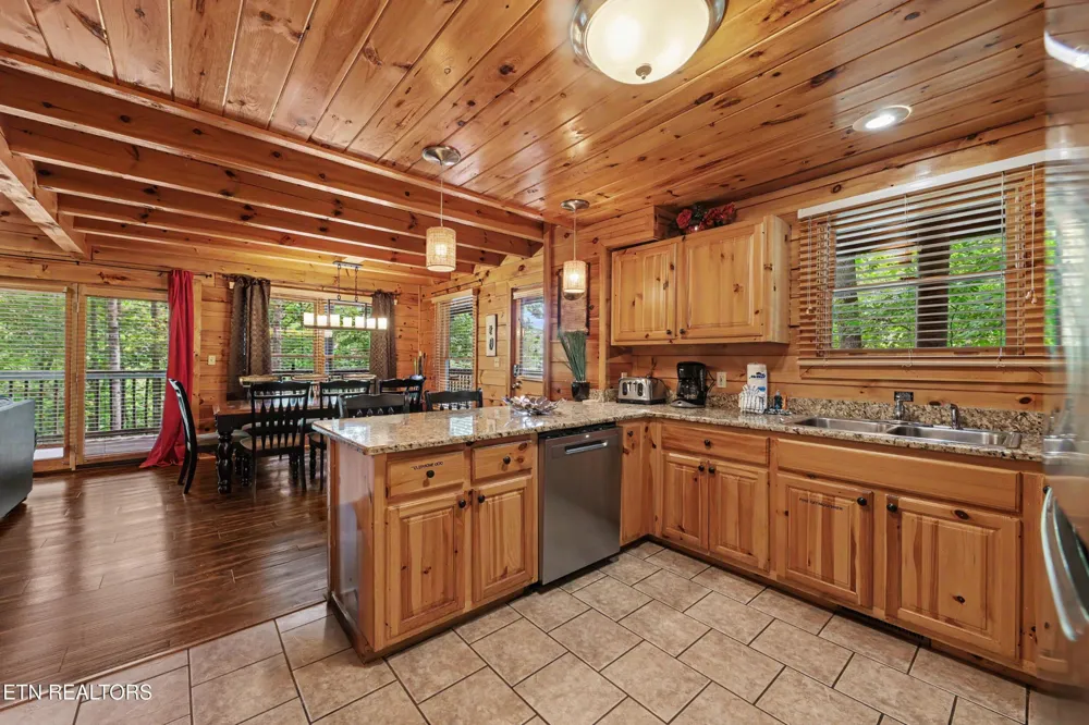 4414 Forest Vista Way Pigeon Forge, TN 37863