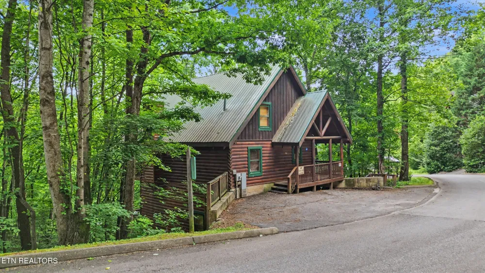 4414 Forest Vista Way Pigeon Forge, TN 37863