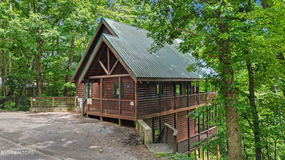 4414 Forest Vista Way Pigeon Forge, TN 37863