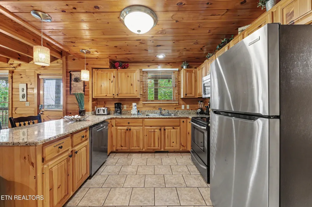 4414 Forest Vista Way Pigeon Forge, TN 37863