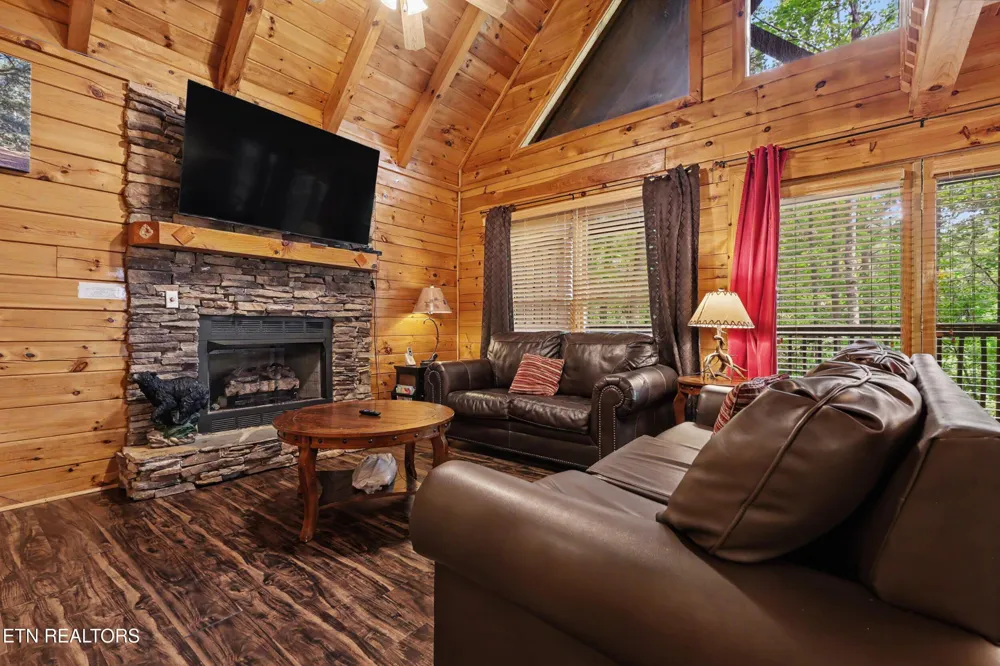 4414 Forest Vista Way Pigeon Forge, TN 37863