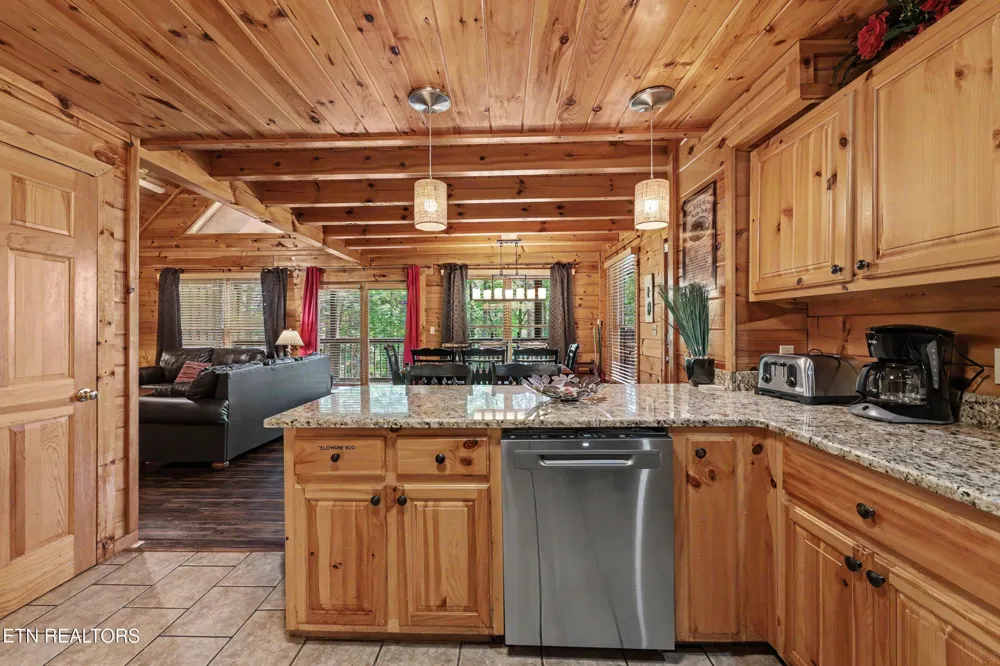 4414 Forest Vista Way Pigeon Forge, TN 37863