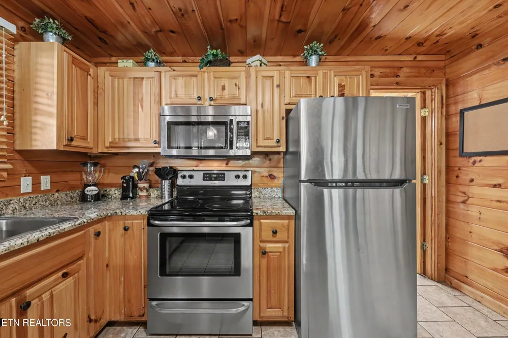 4414 Forest Vista Way Pigeon Forge, TN 37863